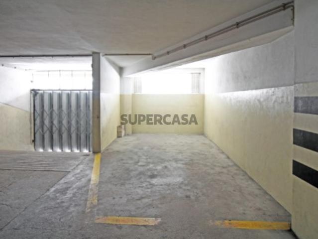Garagem venda em Oliveiras, Gondomar
