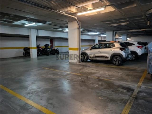 Garagem venda em Alfragide, Amadora