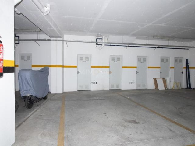 Garagem alugar em Lagos, Faro