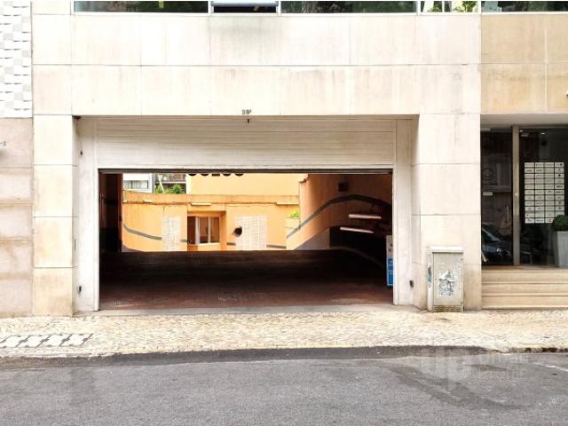 Garagem alugar em Avenidas Novas, Lisboa