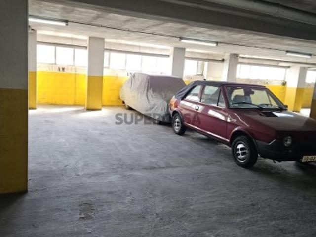 Garagem venda em Valongo, Porto