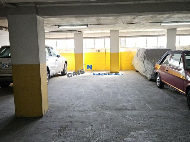 Garagem venda em Valongo, Porto