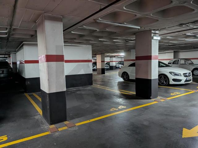Garagem alugar em Avenidas Novas, Lisboa