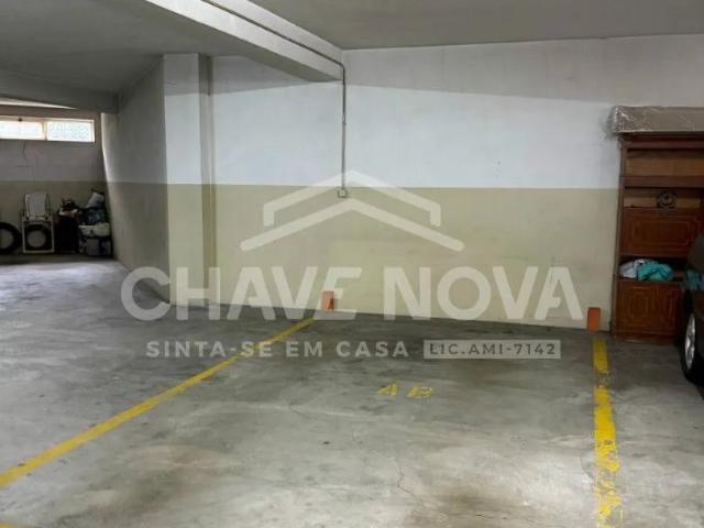 Garagem venda em Oliveira do Douro, Vila Nova De Gaia