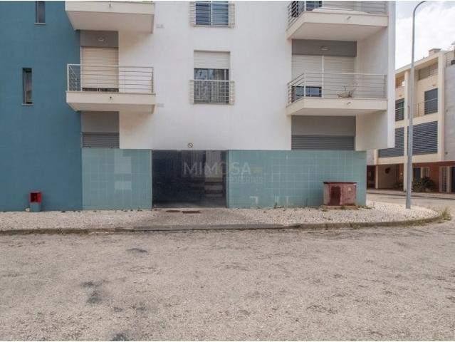 Garagem alugar em Lagos, Faro