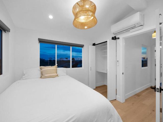Apartment for rent in Corona Del Mar, California