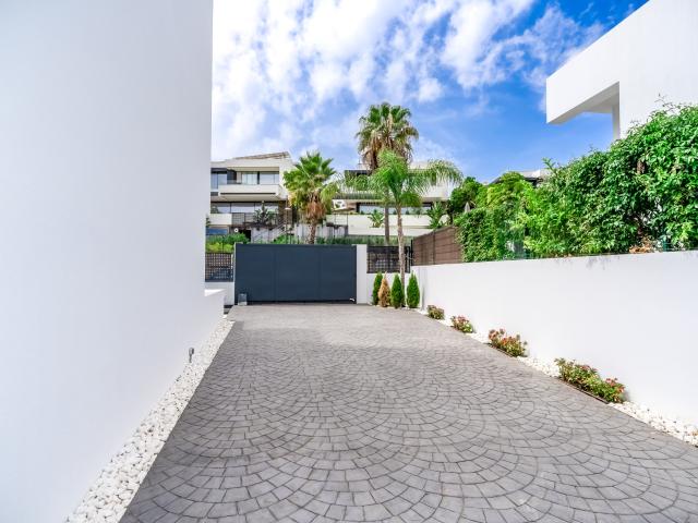 Casa en alquiler en Barriada Islas Canarias, Costa del Sol Occidental