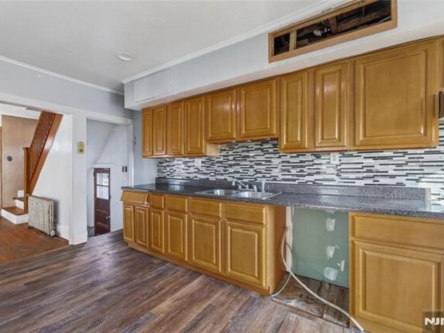 House for sale in Bergenfield, New Jersey