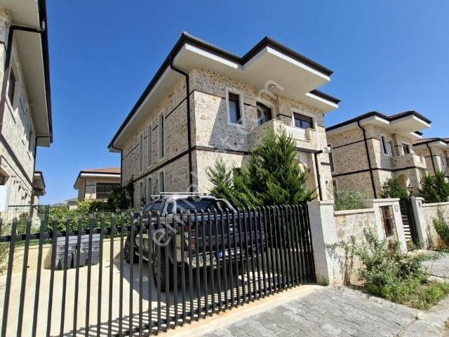 Yeşilbayır, Döşemealtı içerisinde satılık Villa