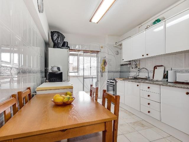 Apartamento venda em Vale Linhoso, Almada