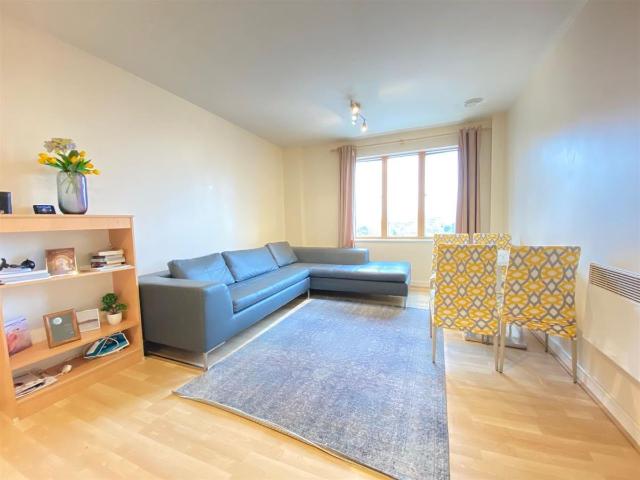 Apartment for rent in London Borough of Ealing, Hanwell