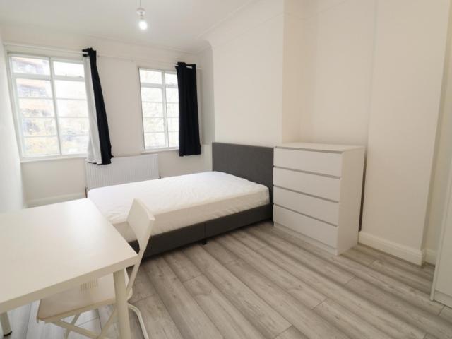 Room for rent in London Borough of Ealing, Greater London