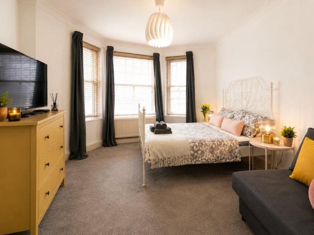 Studio for rent in Notting Hill, Isle Of Man