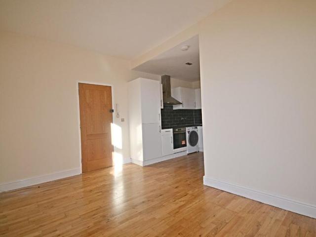 Apartment for rent in Meath Green, Reigate and Banstead