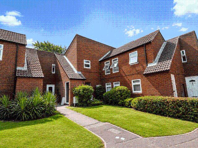 House for rent in Harmondsworth, Greater London