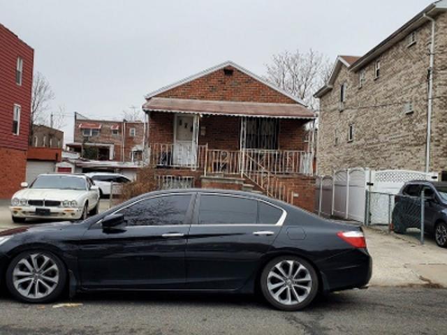 House for sale in The Bronx, Arverne