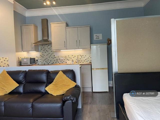 Apartment for rent in Meads, Eastbourne
