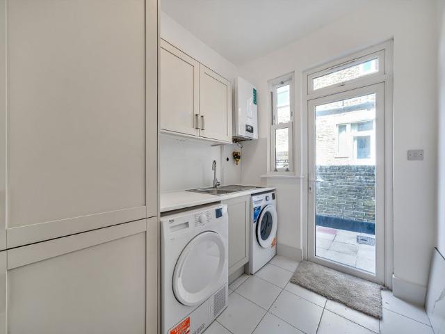 House for rent in Harlesden, Greater London