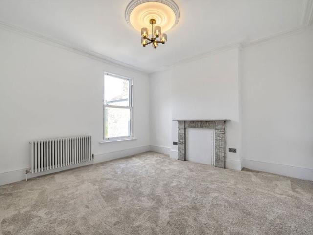 House for rent in Harlesden, Greater London