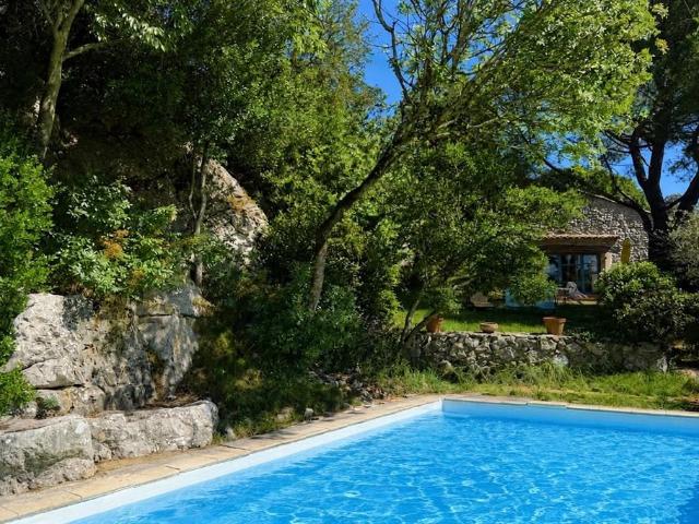 Maison vente à Nîmes, Lussan