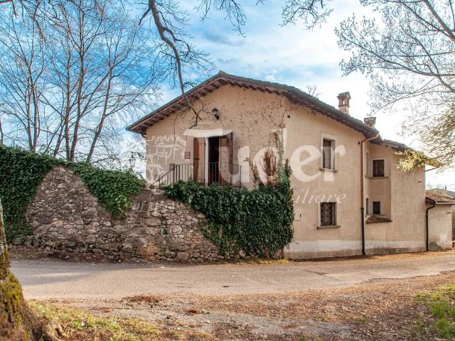 Rustico in vendita a Poggio Bustone, Lazio