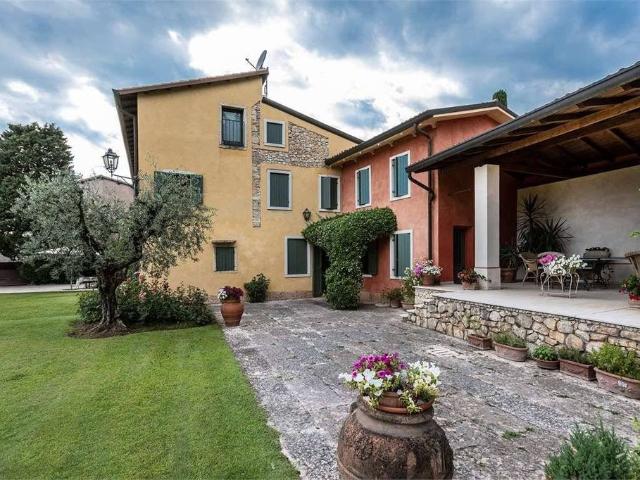 Rustico in vendita a Fumane, Veneto