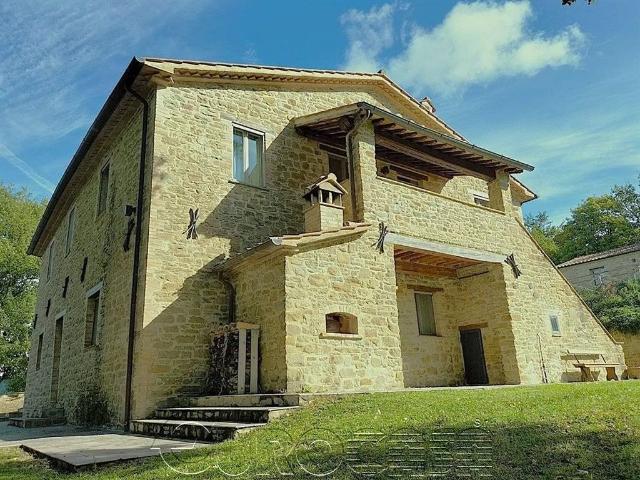 Rustico in vendita a Gubbio, Umbria