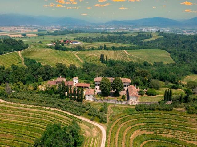 Rustico in vendita a Manzano, Friuli-Venezia Giulia