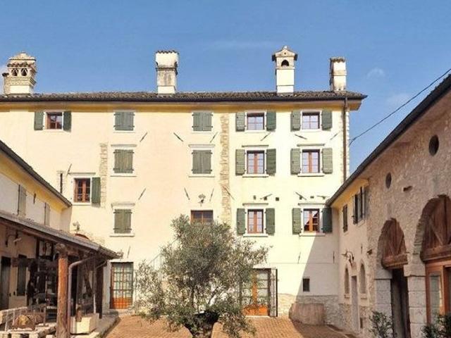 Rustico in vendita a Caprino Veronese, Veneto