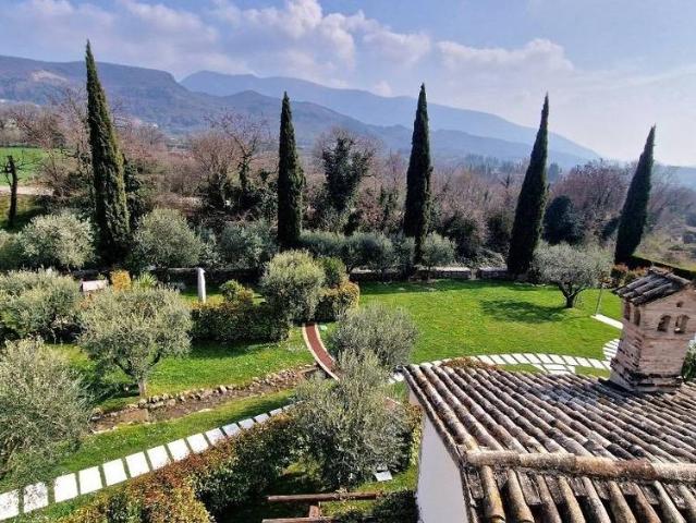 Rustico in vendita a Caprino Veronese, Veneto