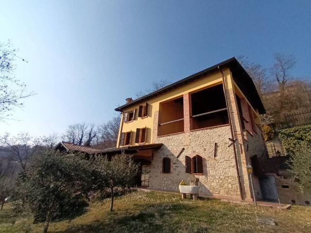 Rustico in vendita a Val d’Enza, Re