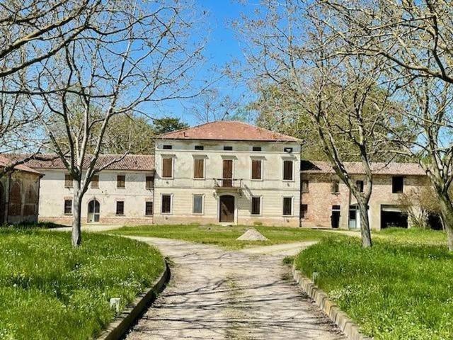 Rustico in vendita a Dosso del Corso, San Giorgio Di Mantova