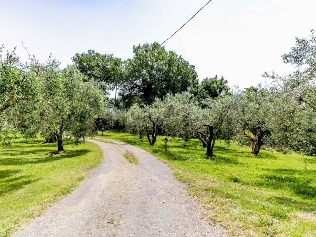 Rustico in vendita a Gradoli, Lazio