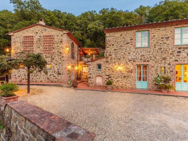 Rustico in vendita a Lamporecchio, Toscana