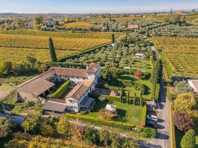 Rustico in vendita a Sommacampagna, Veneto