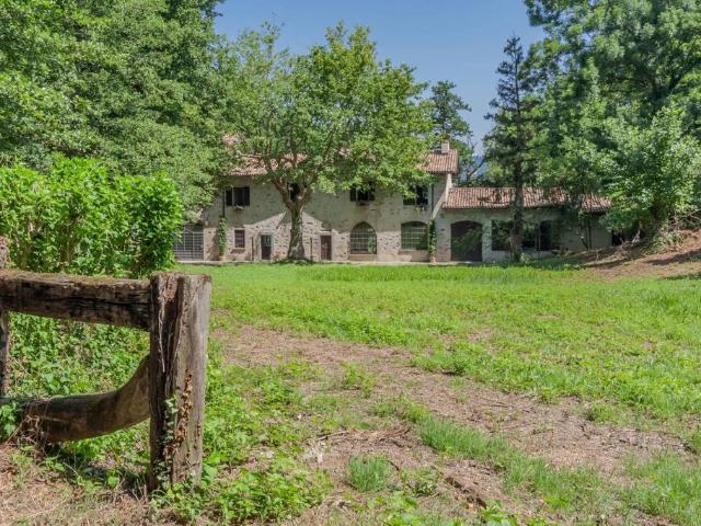 Rustico in vendita a Anzano Del Parco, Lombardia