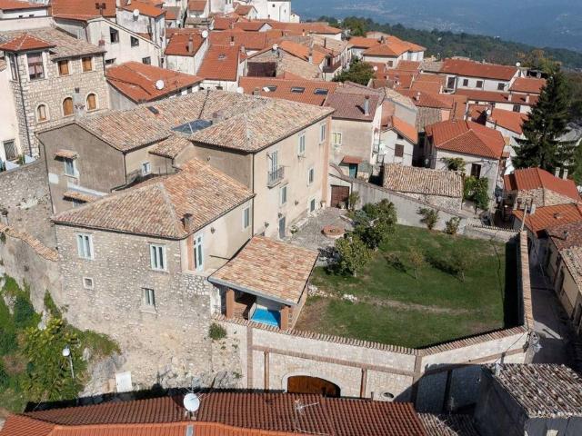 Rustico in vendita a Montemarano, Campania
