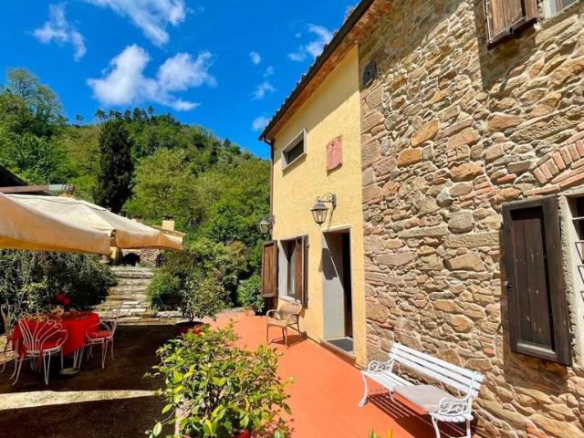 Rustico in vendita a Quarrata, Toscana
