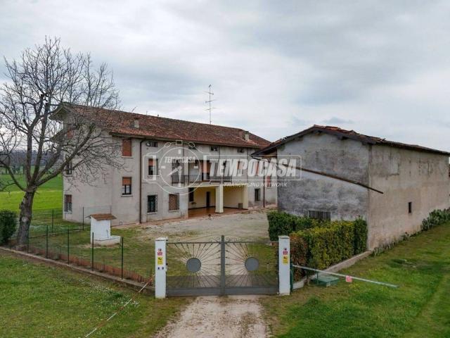 Rustico in vendita a Lonato, Lombardia