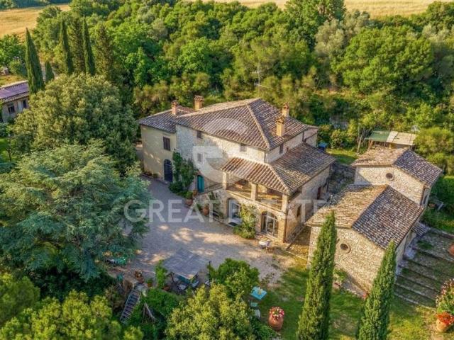 Rustico in vendita a Corciano, Umbria