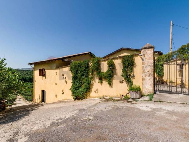 Rustico in vendita a Carini, Sicilia