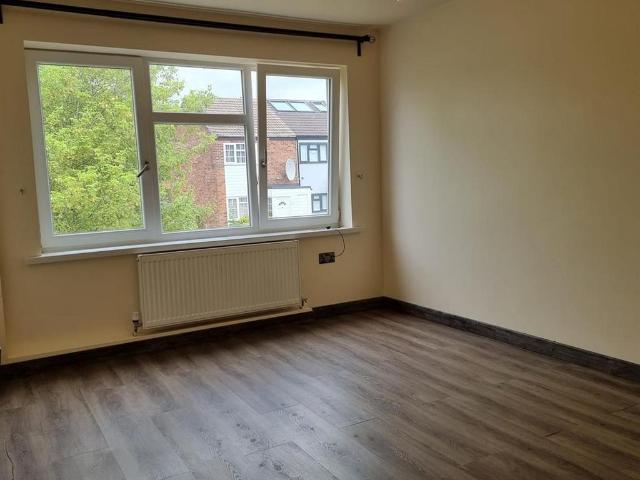 Apartment for rent in Broadfields, Greater London