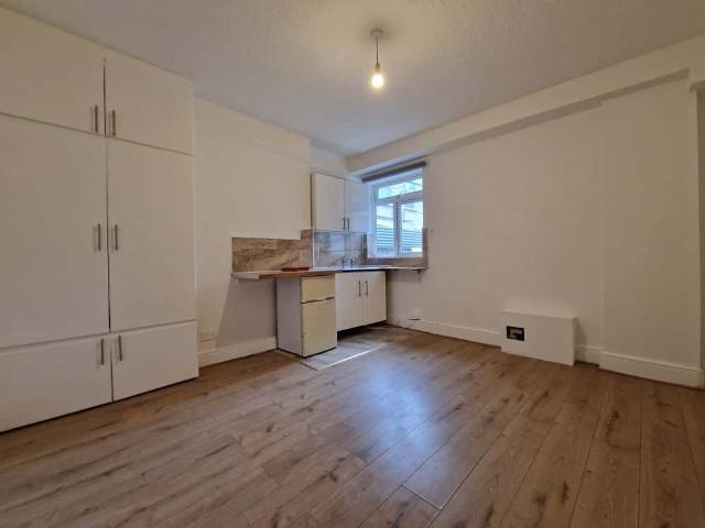 Room for rent in Spring Park, Luton