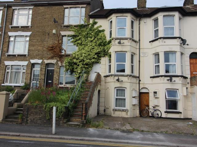 Apartment for rent in Luton, Chatham