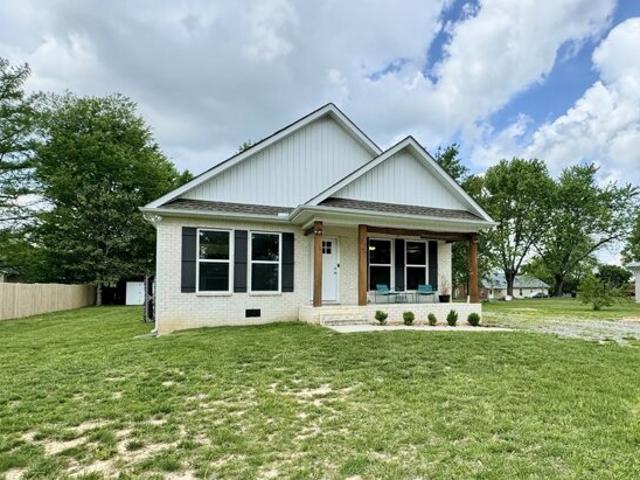 House for sale in Smithville