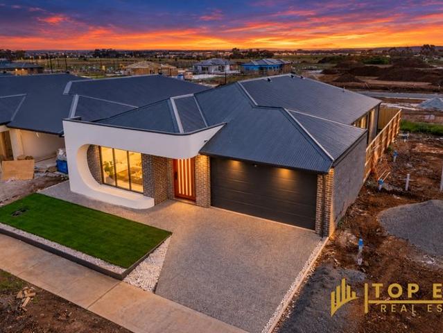 House for sale in Fraser Rise, Melbourne