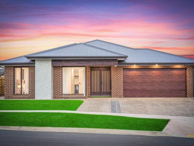 House for sale in Bonnie Brook, Melbourne