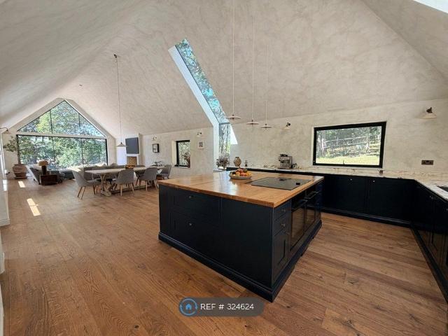 House for rent in Perryfields, West Sussex