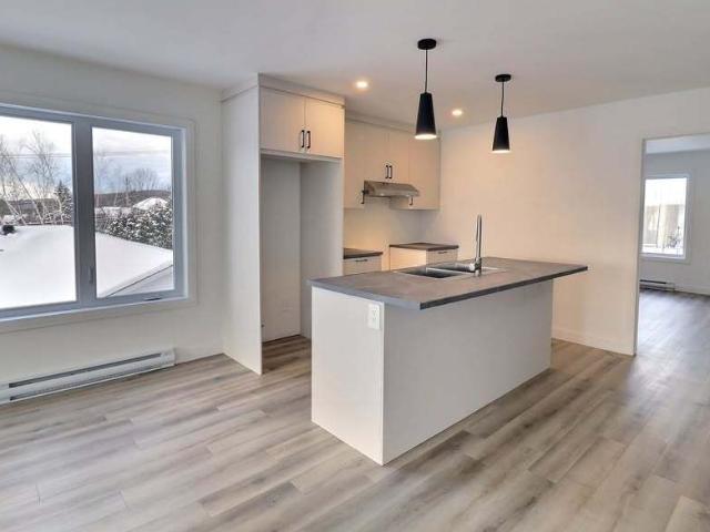 Apartment for rent in Le Haut-saint-françois, Quebec