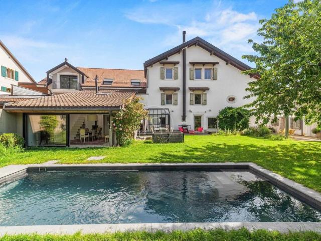 Zweifamilienhaus kaufen in Genolier, Waadt